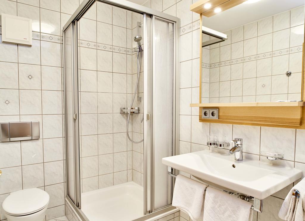 Hotel Der Baeume ドラクセルスリート エクステリア 写真